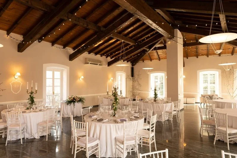 La sala interna allestita di Villa Antico Borgo